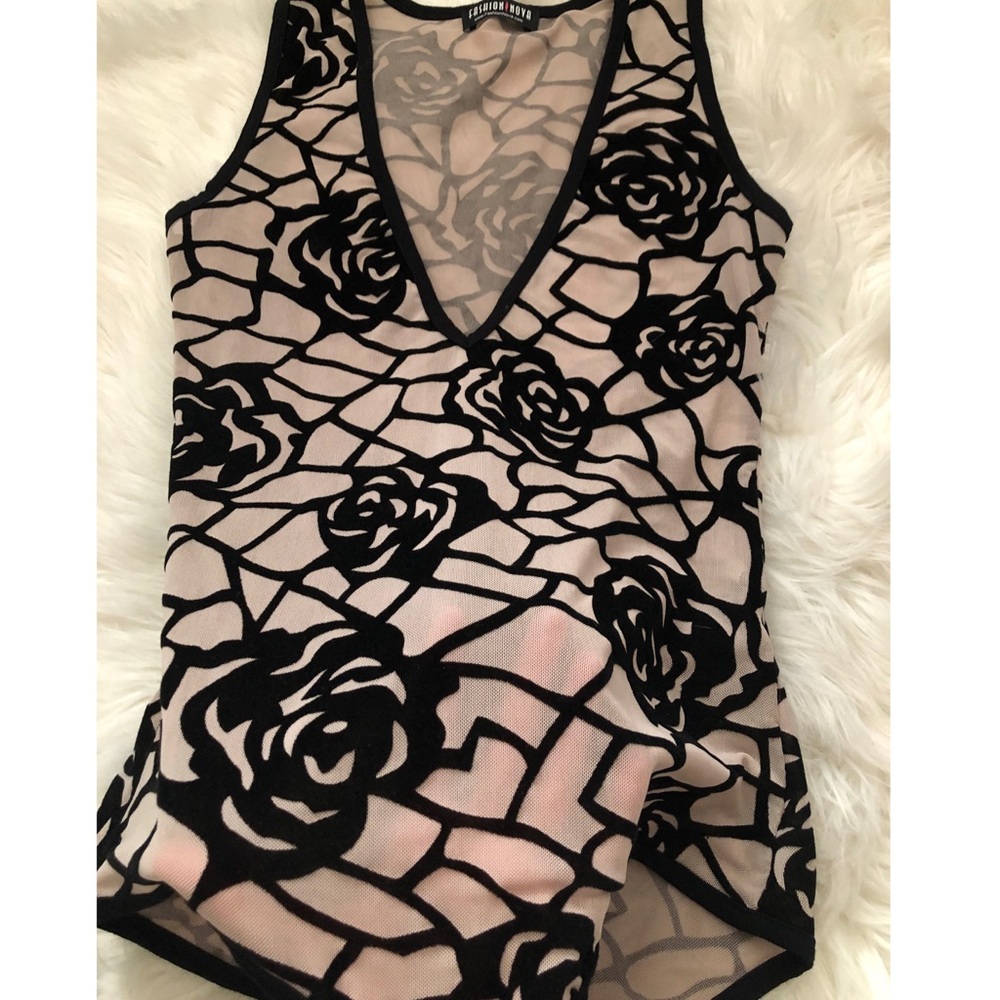 SOLD! 🚫🚫 Concrete rose bodysuit FN - Picture 3 of 7